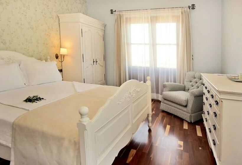 اتاق استاندارد با بالکن و چشم‌انداز دریا, Cunda Labris