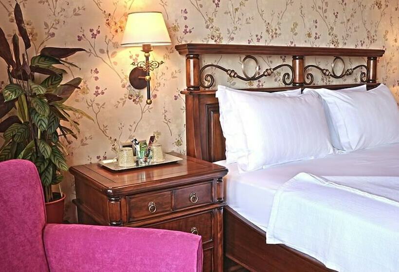 اتاق استاندارد با بالکن و چشم‌انداز دریا, Cunda Labris