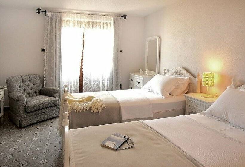 اتاق استاندارد با بالکن و چشم‌انداز دریا, Cunda Labris