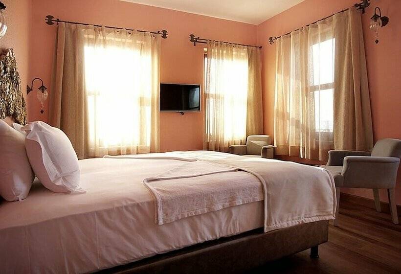 اتاق استاندارد با بالکن و چشم‌انداز دریا, Cunda Labris