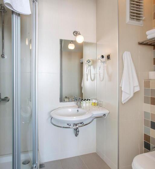 اتاق استاندارد با بالکن و چشم‌انداز دریا, Cunda Labris