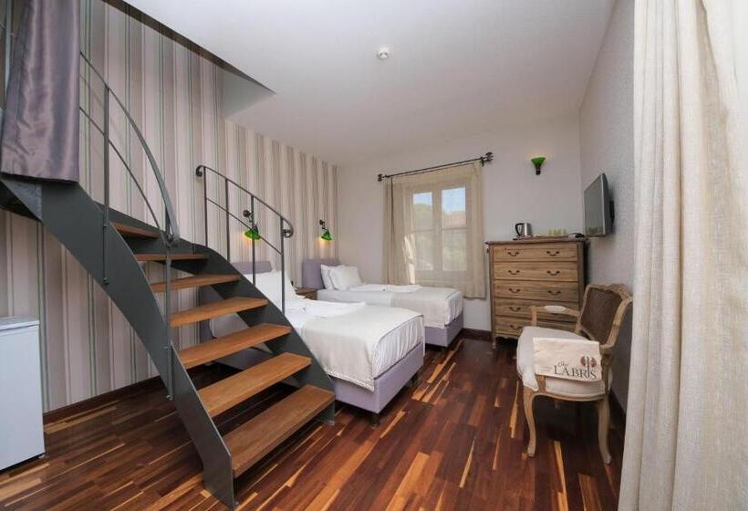 سوییت دوبلکس, Cunda Labris