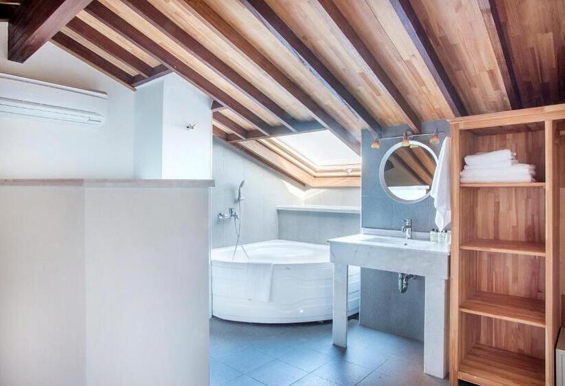 سوییت دوبلکس, Cunda Labris