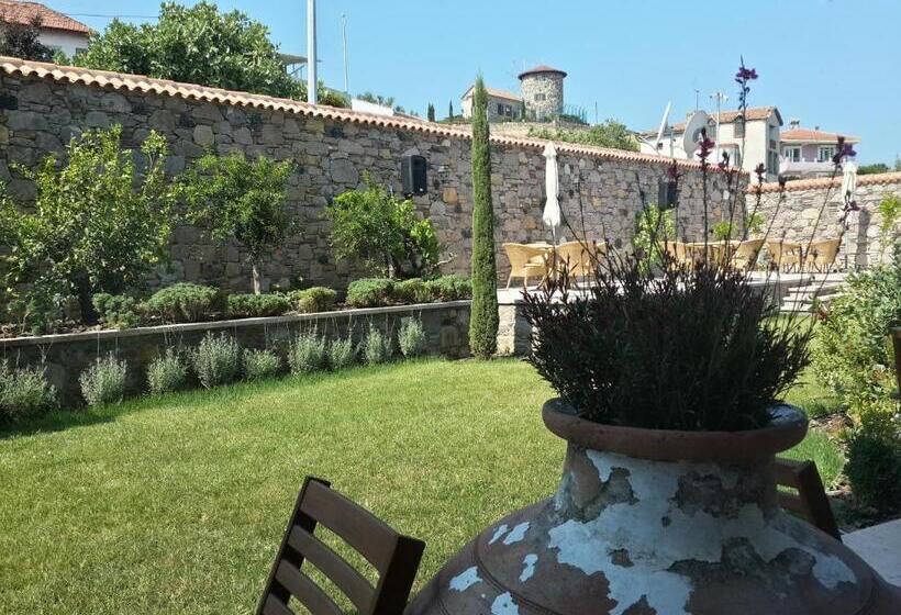 اتاق استاندارد با چشم‌انداز باغ, Cunda Labris