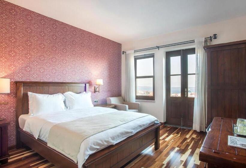 اتاق استاندارد با بالکن و چشم‌انداز دریا, Cunda Labris