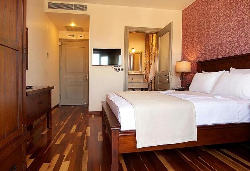 اتاق استاندارد با بالکن و چشم‌انداز دریا, Cunda Labris