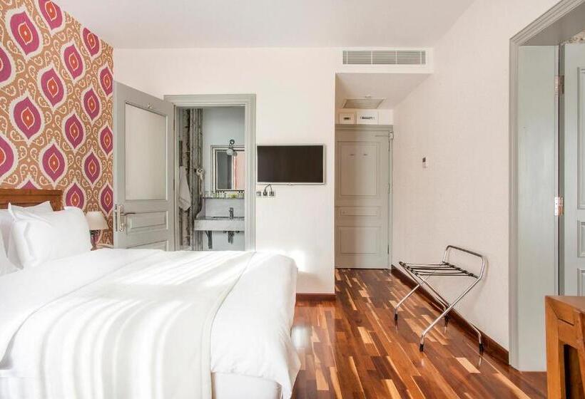 سوییت خانوادگی, Cunda Labris