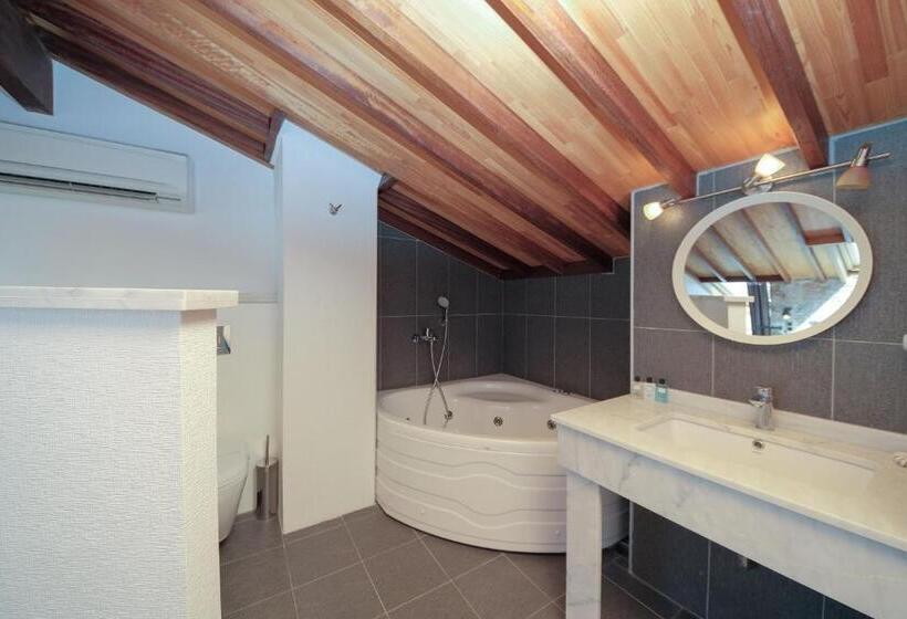 سوییت دوبلکس, Cunda Labris