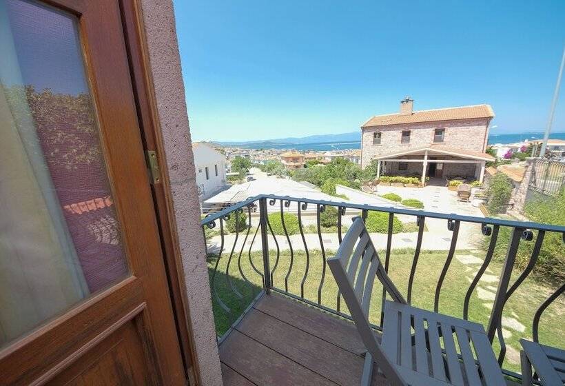 اتاق استاندارد با بالکن و چشم‌انداز دریا, Cunda Labris