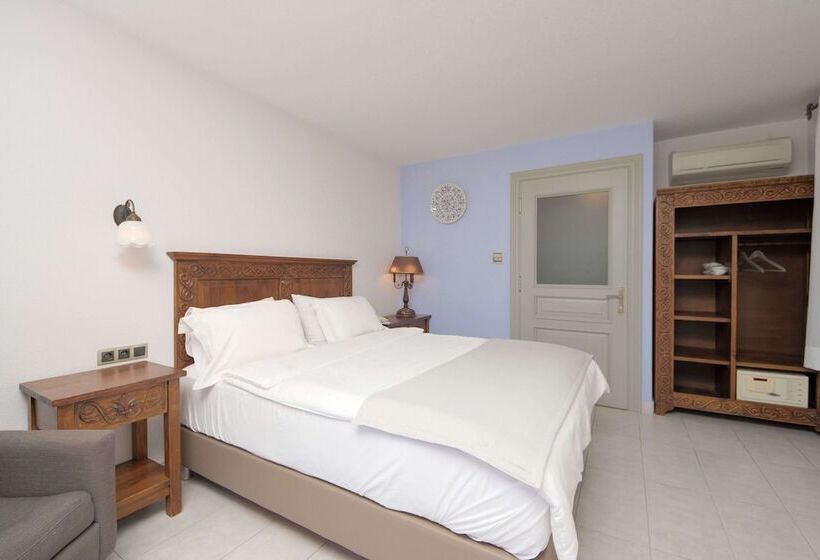 اتاق استاندارد با بالکن و چشم‌انداز دریا, Cunda Labris