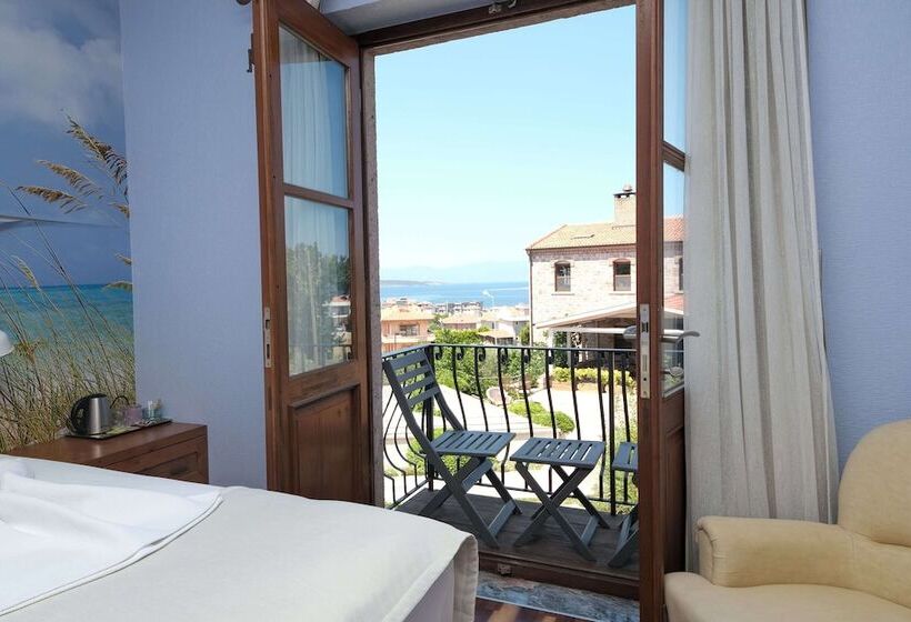 اتاق استاندارد با بالکن و چشم‌انداز دریا, Cunda Labris