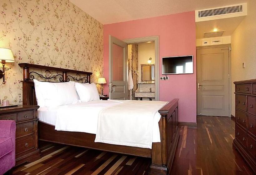 اتاق استاندارد با بالکن و چشم‌انداز دریا, Cunda Labris