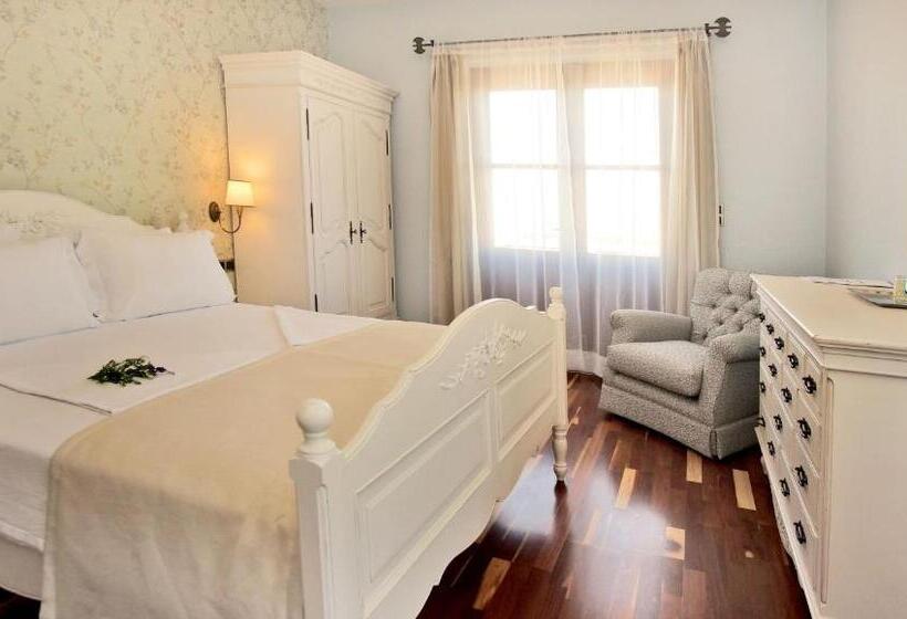 اتاق استاندارد با بالکن و چشم‌انداز دریا, Cunda Labris