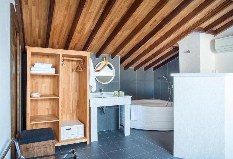 سوییت دوبلکس, Cunda Labris