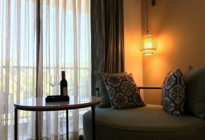 스탠다드 룸 퀸사이즈 침대, Fairfield By Marriott Goa Anjuna