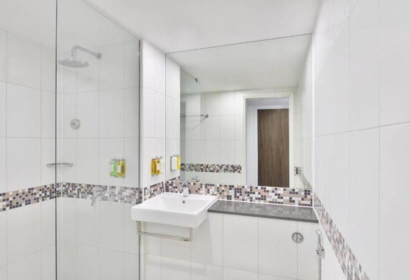 带特大床的标准间, Fairfield By Marriott Goa Anjuna