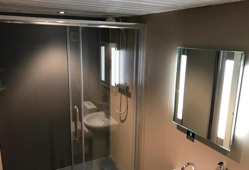 غرفة ديلوكس, Foundry 34