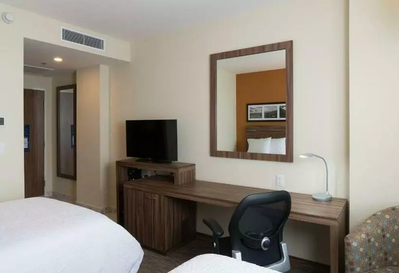 ２ダブルベッドのスタンダードルーム, Hampton Inn By Hilton Irapuato