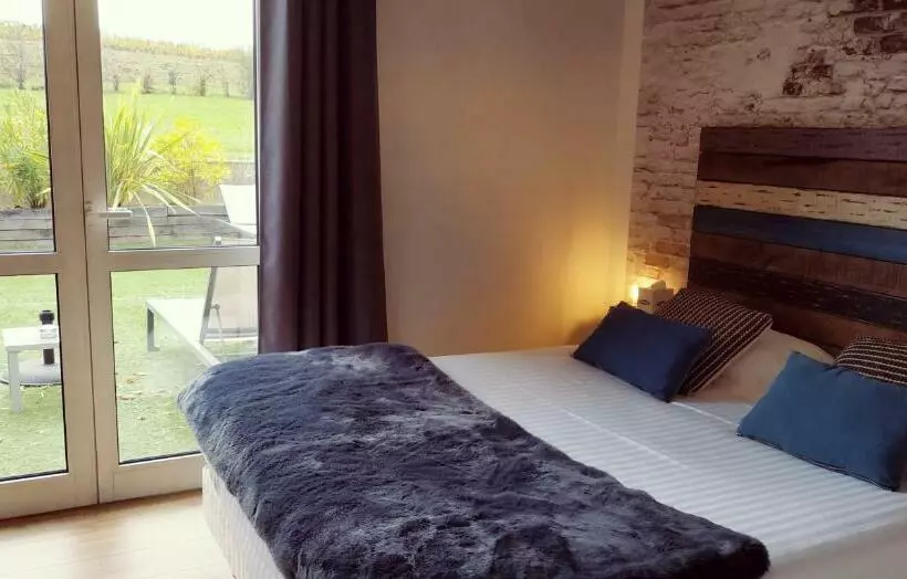 コンフォートルーム, Les Secrets Château Pey La Tour Logis Hôtels & Restaurant