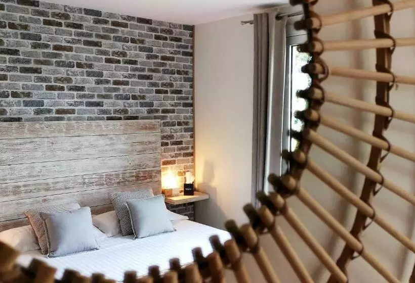 コンフォートルーム, Les Secrets Château Pey La Tour Logis Hôtels & Restaurant