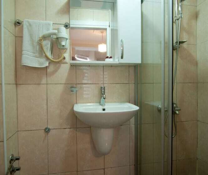 スタンダードトリプルルーム, Taksim Trust