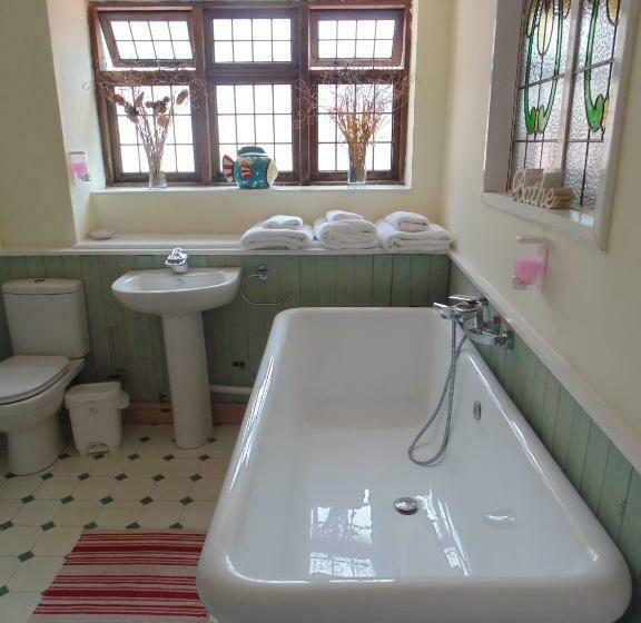 جناح عائلي, The Dusthole