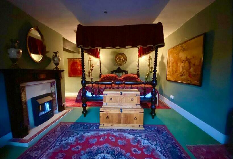 غرفة سوبيريور, The Dusthole