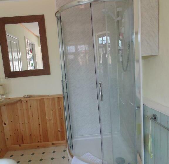 جناح عائلي, The Dusthole