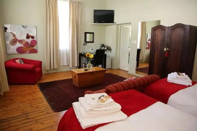 デラックストリプルルーム, Bains House