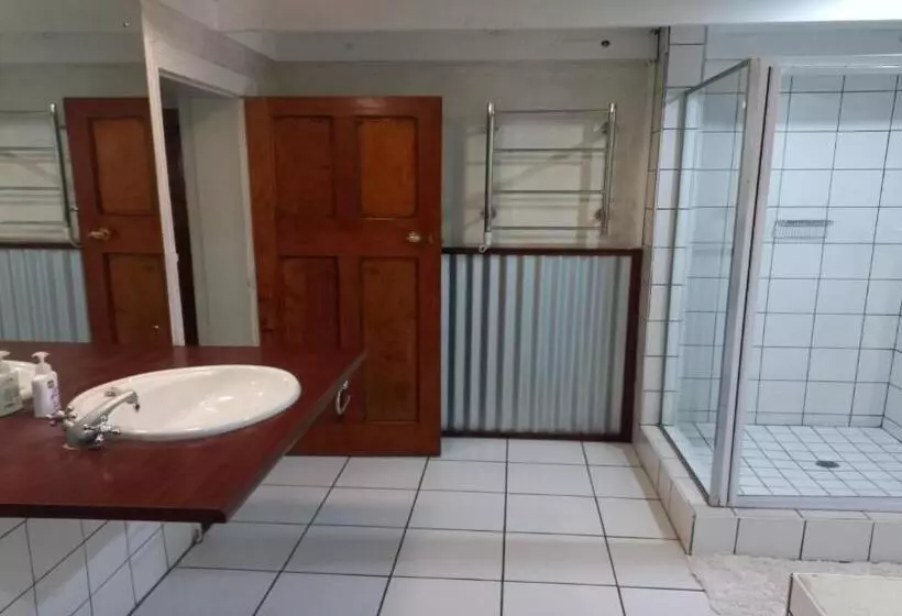 デラックスルーム, Bains House