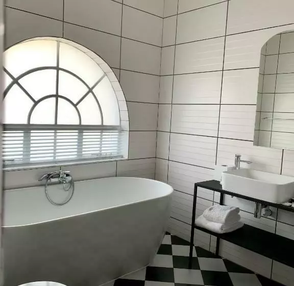 اتاق لوکس با تخت بزرگ, Le Must Residence