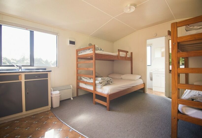 패밀리 스튜디오, Stratford Motel & Holiday Park