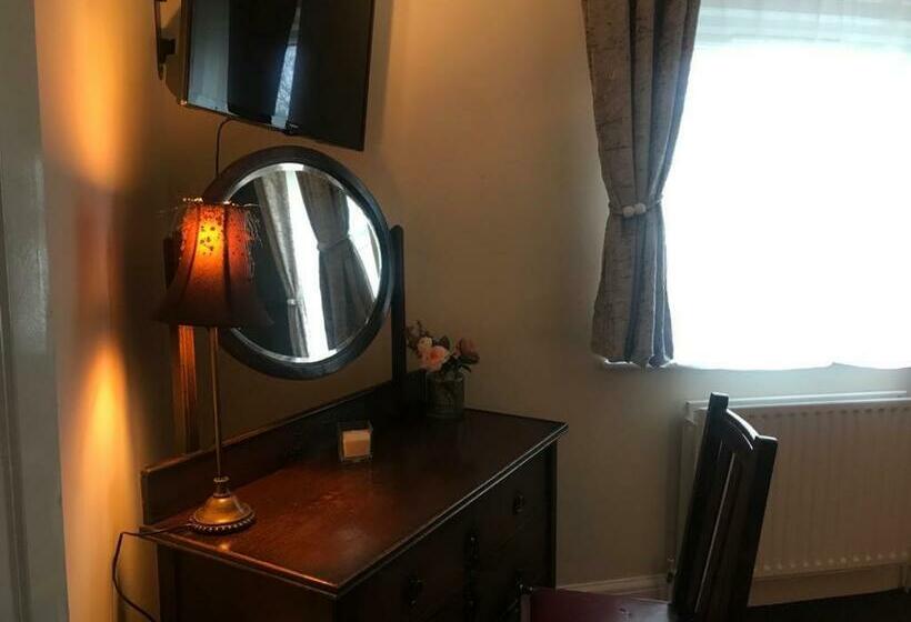 Номер Стандарт, Heathrow Stay