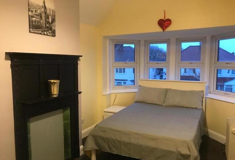 Номер Стандарт, Heathrow Stay