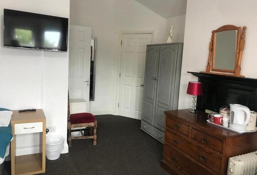 Семейный Номер, Heathrow Stay