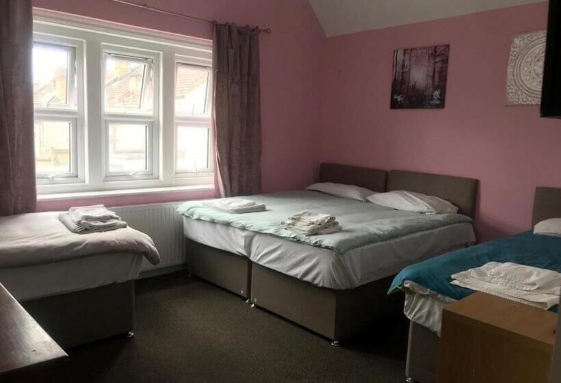 Семейный Номер, Heathrow Stay