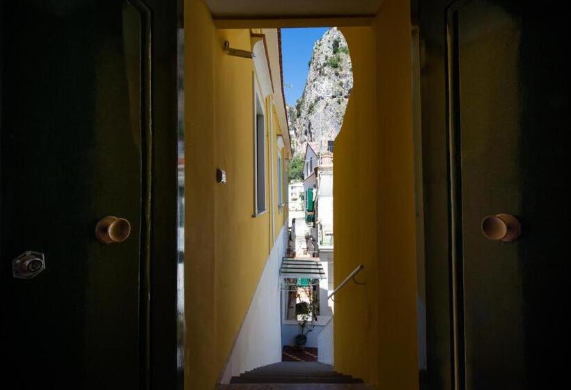 Номер Стандарт Трехместный, Amalfi Luxury House