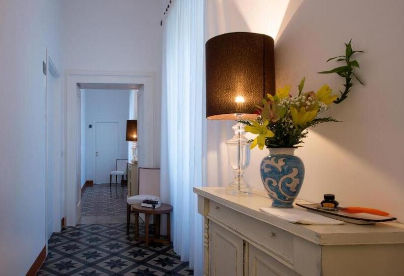 Номер Стандарт Трехместный, Amalfi Luxury House