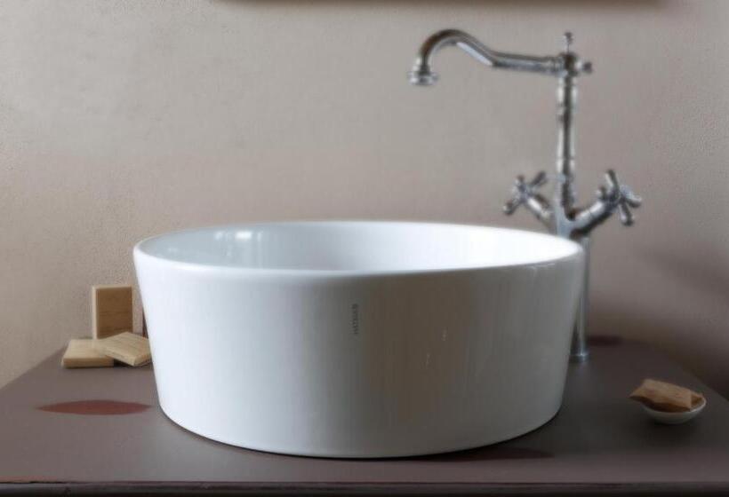 이코노미 룸, La Maison De Vi