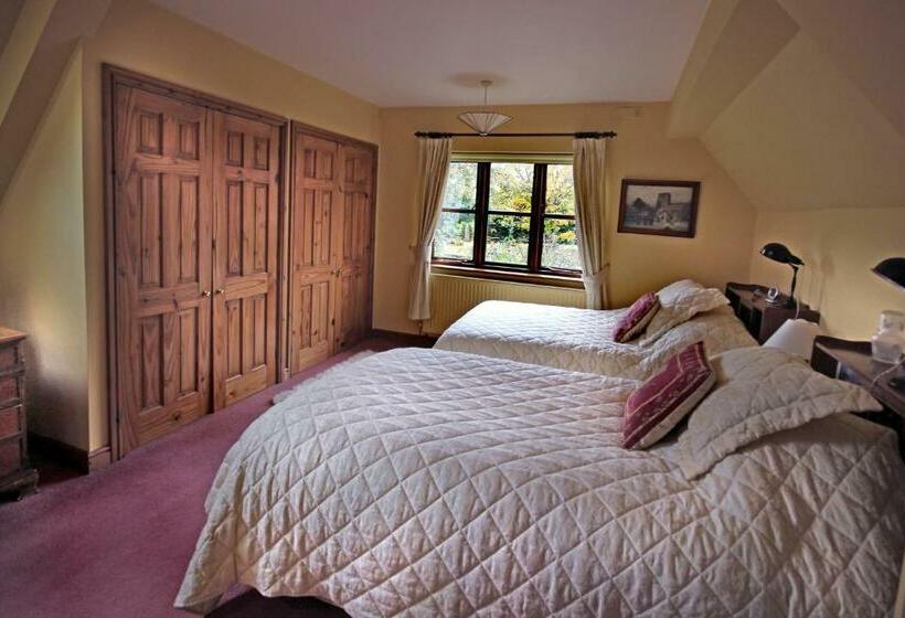 חדר קומפורט לשלושה, Castle Farmhouse Bed And Breakfast