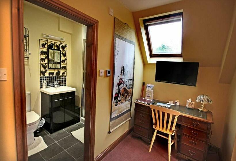 Трехместный Номер Комфорт, Castle Farmhouse Bed And Breakfast