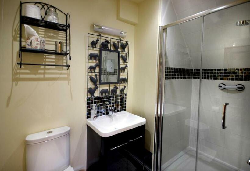 חדר קומפורט לשלושה, Castle Farmhouse Bed And Breakfast