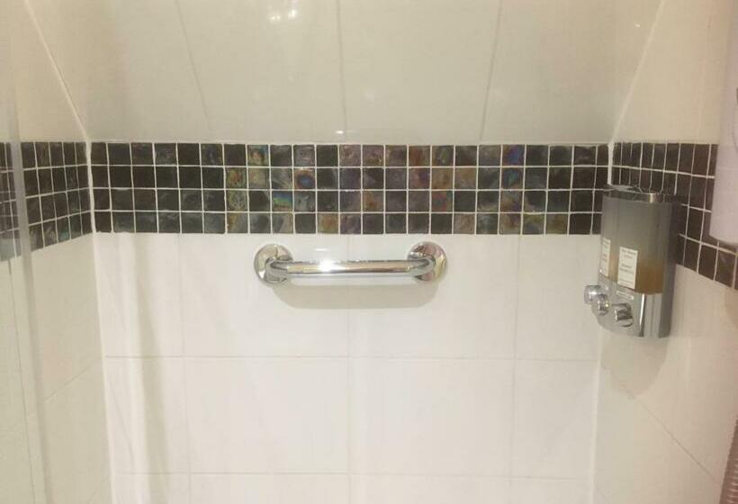 חדר קומפורט לשלושה, Castle Farmhouse Bed And Breakfast