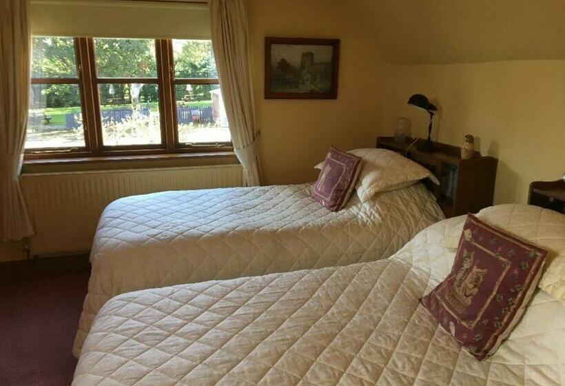 חדר קומפורט לשלושה, Castle Farmhouse Bed And Breakfast