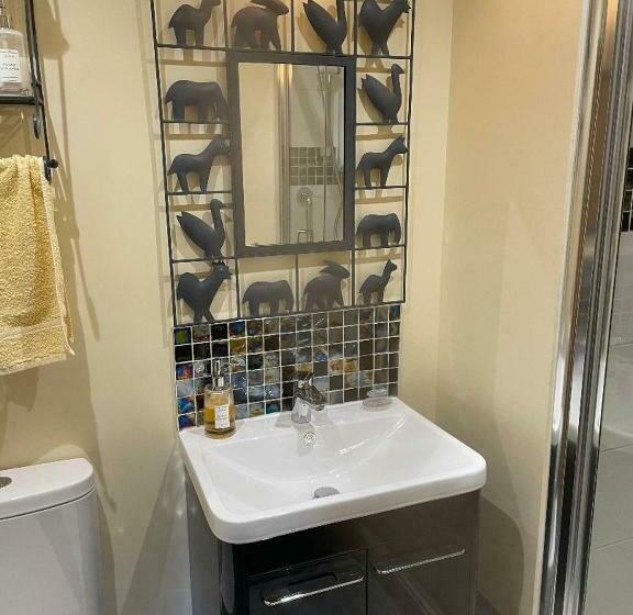 חדר קומפורט לשלושה, Castle Farmhouse Bed And Breakfast