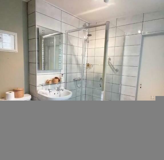 اتاق استاندارد, Anzac Street B+bistro