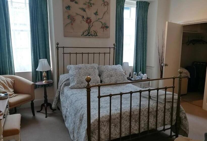 اتاق استاندارد, Anzac Street B+bistro