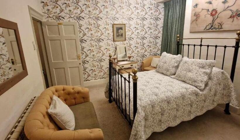 اتاق استاندارد, Anzac Street B+bistro