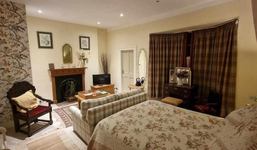 اتاق لوکس با تخت بزرگ, Anzac Street B+bistro