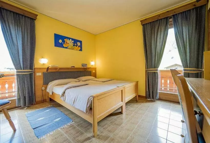 Standard Kolmen Hengen Huone, Baita Della Luna